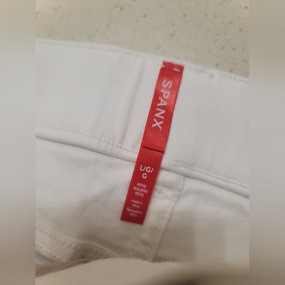 Spanx Straight Leg Jeans Size Large Petite New NWT - Picture 9 of 9